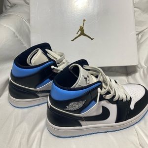 Women’s Air Jordan 1 Mid University Blue